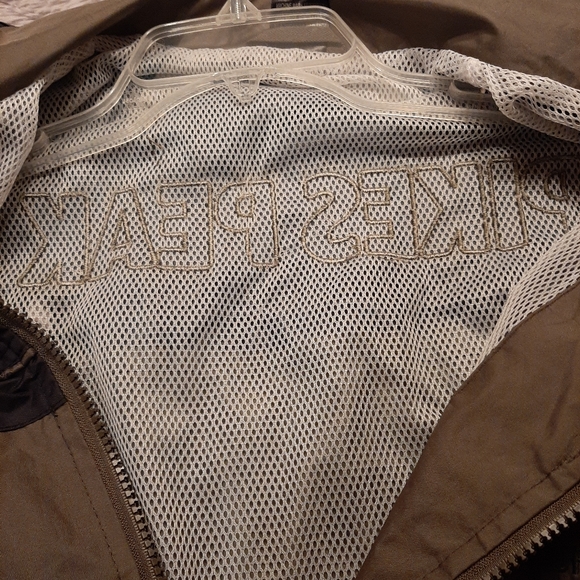 Pikes Peak Windbreaker Size Large - Picture 10 of 11